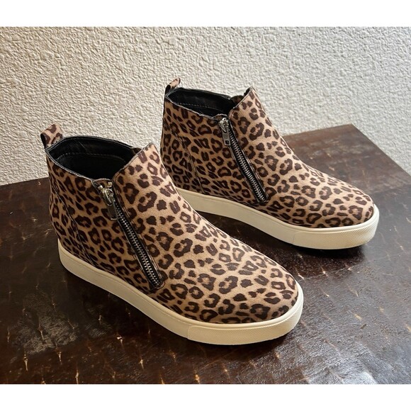 SODA Taylor Leopard Faux Suede Bootie Sneaker Side Zippers Sz 9 Animal Print - Picture 1 of 6